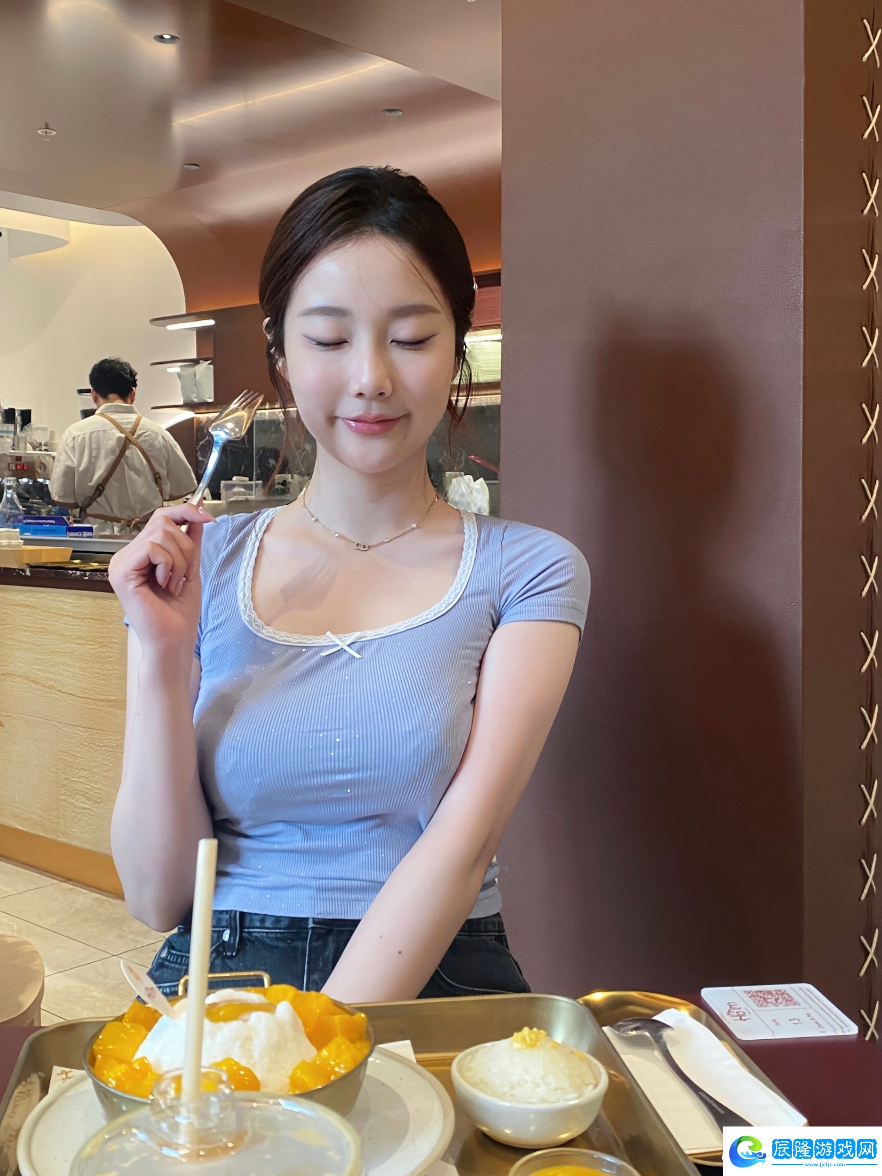 扎著頭發差點沒認出來！前LPL英文流解說Kitty曬照：芒果冰沙~