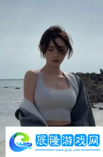 蘭姨捂著嘴怕發(fā)出聲音吵到，生怕打擾了鄰居的安寧，不禁讓人感慨生活的細(xì)膩與溫情！